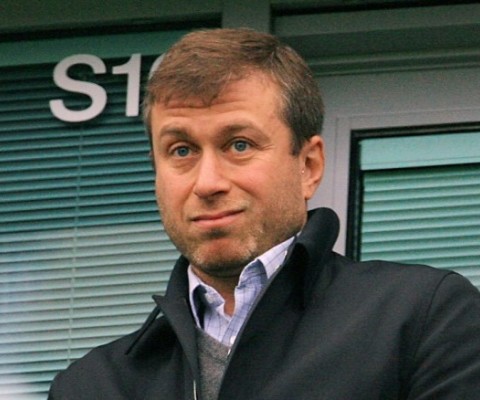 Russian oligarch Roman Abramovich is splashing out around $400 million to buy a private island in the heart of historic Saint Petersburg with plans to build an art museum there housing his incredible collection, the London Daily Telegraph reports.