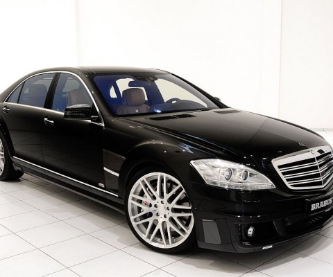 High-end car customizing outfit Brabus has created a business-minded version of the Mercedes Benz S600 that truly brings the car into the wired age. 