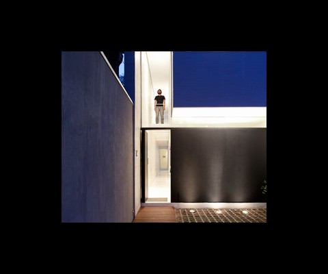 A minimalist house in Sao Paulo by CR2 Arquitetos