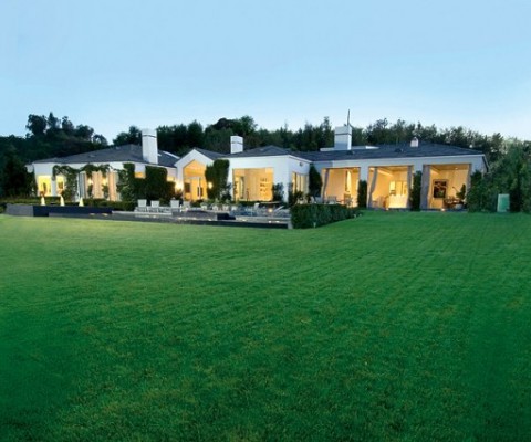 The home’s exterior is as luxurious and interesting as its exterior. The grounds boast a huge swimming pool, tennis courts, and a private spa, not to mention numerous decorative fountains.