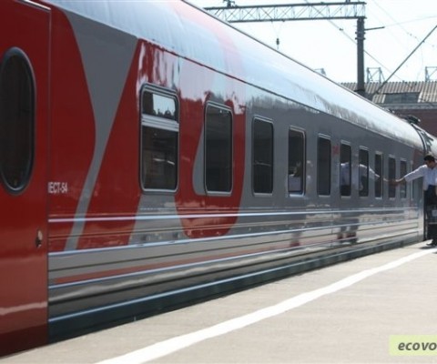 It runs once a week run with fares ranging from 306 Euro for second-class travel to 1,200 Euro for travel in the most luxurious compartments. The luxury-class compartments feature a shower and mini-bar. The train also boasts two dining cars. They are furnished with soft carpets and reproductions of paintings by the French artist Matisse. 
