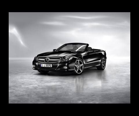 Mercedes-Benz is offering a new special edition of the roadster in Hong Kong, the SL Night Edition, which blends the qualities of a roadster with those of a coupé.