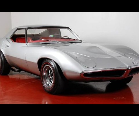 Up for grabs on Ebay, of all places, is an extremely rare 1964 Pontiac XP833 Banshee prototype. Designed by John Z. Delorean of 'Back to the Future' fame.