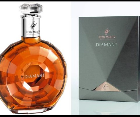 The Rémy Martin Diamant is inspired by a diamond and focuses on four Cs – the Carat, Cut, Color and Clarity. While the outer box of the package opens like a jewelry box, the cabochon stopper has the Rémy Martin’s centaur motif
