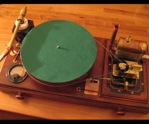 Simon Jansen, of Auckland, New Zealand has created a truly 'Steam Punk' piece of technology. An incredible steam-powered record player he uses to play his Sex Pistols LP's.