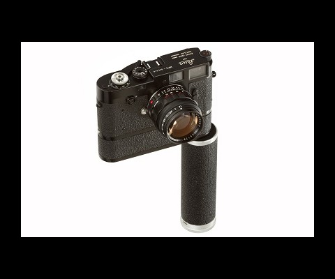 An ultra rare 1958 Leica M2 recently set a new world record for a camera when it sold for $402,000 ($536,115).

The historic shooter was sold through the Westlicht gallery in Vienna with bids starting at $80,000 ($106,690).